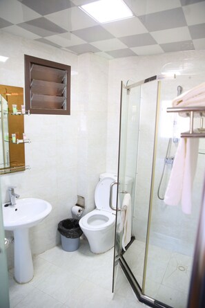 Classic Studio Suite | Bathroom