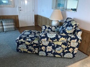 TV, fireplace, DVD player, stereo