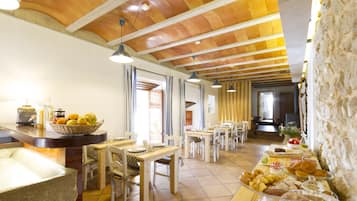 Free daily buffet breakfast