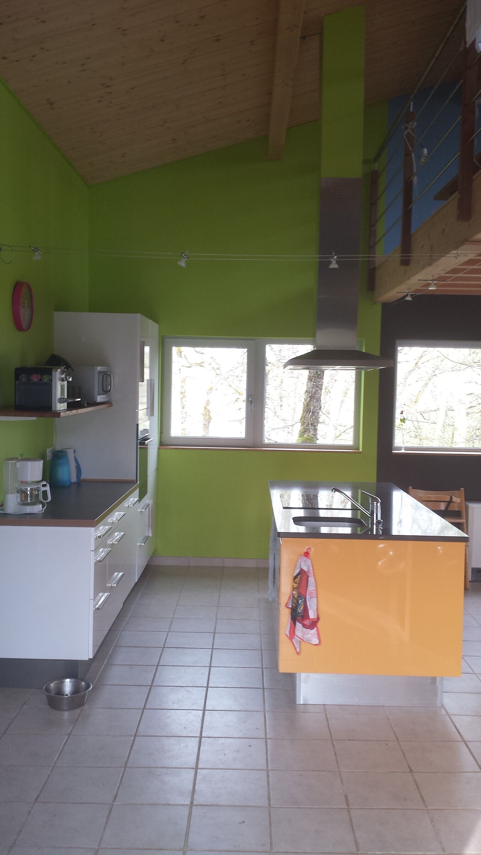 Kylskåp, mikrovågsugn, ugn och spishäll