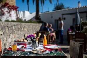 Daily full breakfast for a fee - Boutique Hotel Ibizazen (Santa Eulalia del Rio)
