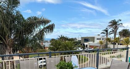 Panorama Views: 5 BR, 2.5 BA House in Torquay, Sleeps 10