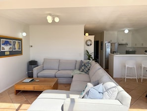 Fernseher, DVD-Player, Stereoanlage