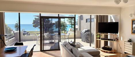 Tv, dvd-spelare och en stereo