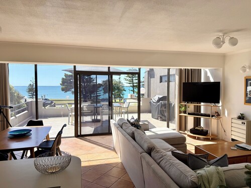 Esplanade Elegance: 2  BR, 1  BA Apartment in Torquay, Sleeps 5
