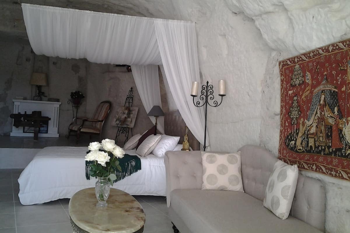 Deluxe Suite (Le Troglo) | Living area