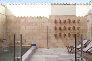 Outdoor pool, pool loungers