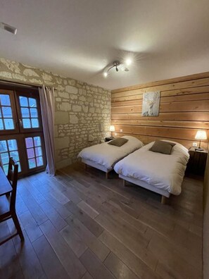 9 chambres, fer et planche Ă repasser, Wi-Fi, literie fournie