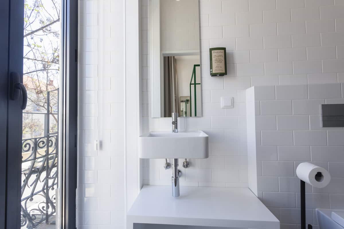 superior double room | bathroom sink