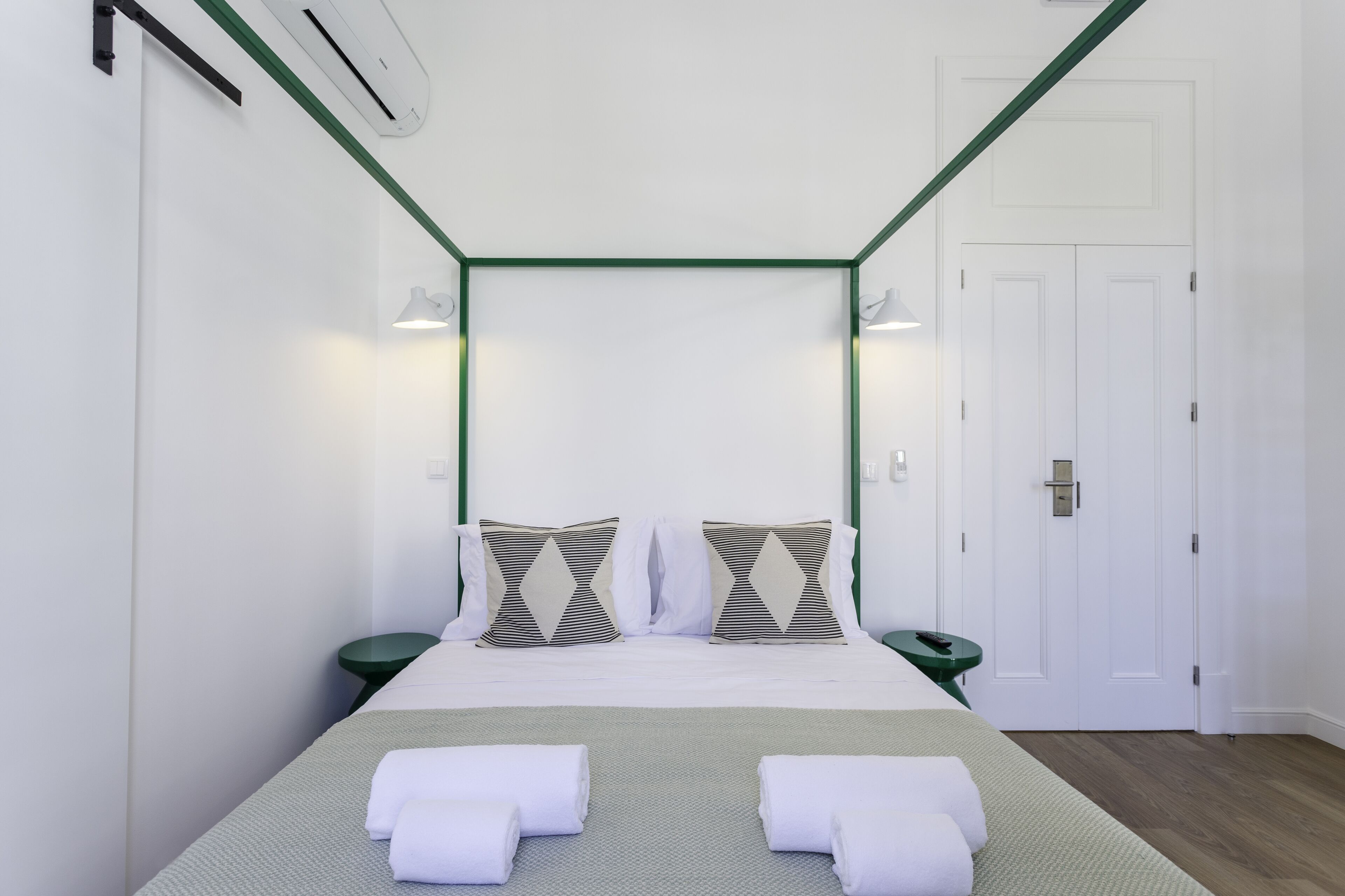 Chambre Double Supérieure | Chambres insonorisées, Wi-Fi gratuit, draps fournis