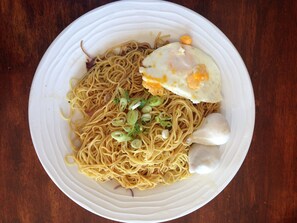 Food and drink - XYL HOLIDAY INN (Caloundra)