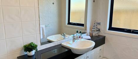 Main Bathrom