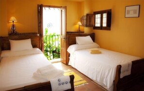 10 bedrooms, WiFi, bed sheets