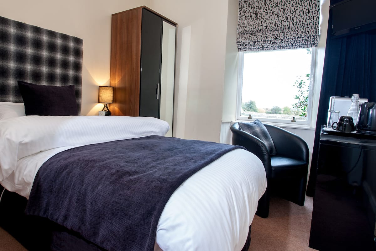 Club Single Room | Hypo-allergenic bedding available, desk, laptop workspace, WiFi (free)