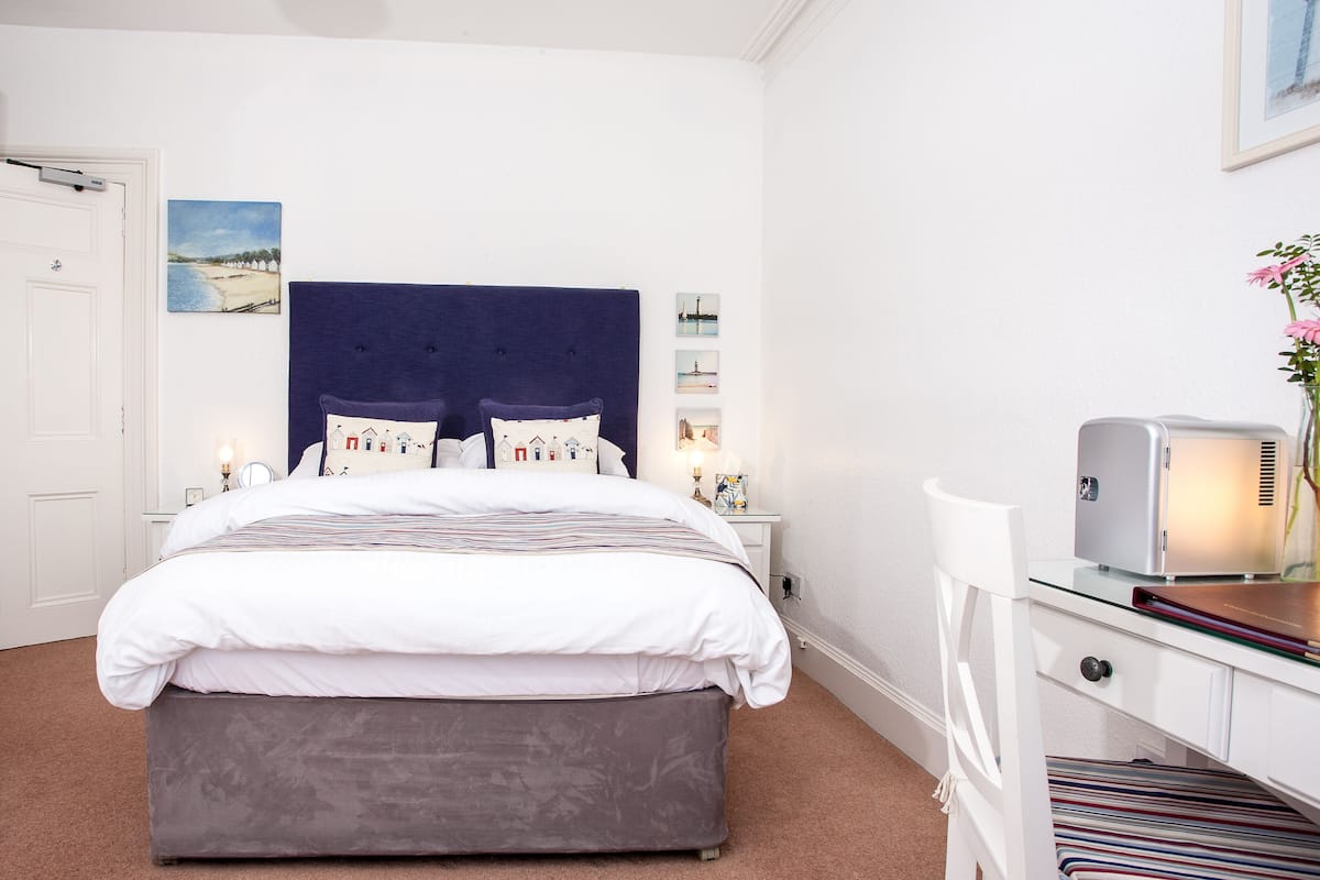Premier Double Room | Hypo-allergenic bedding available, desk, laptop workspace, WiFi (free)