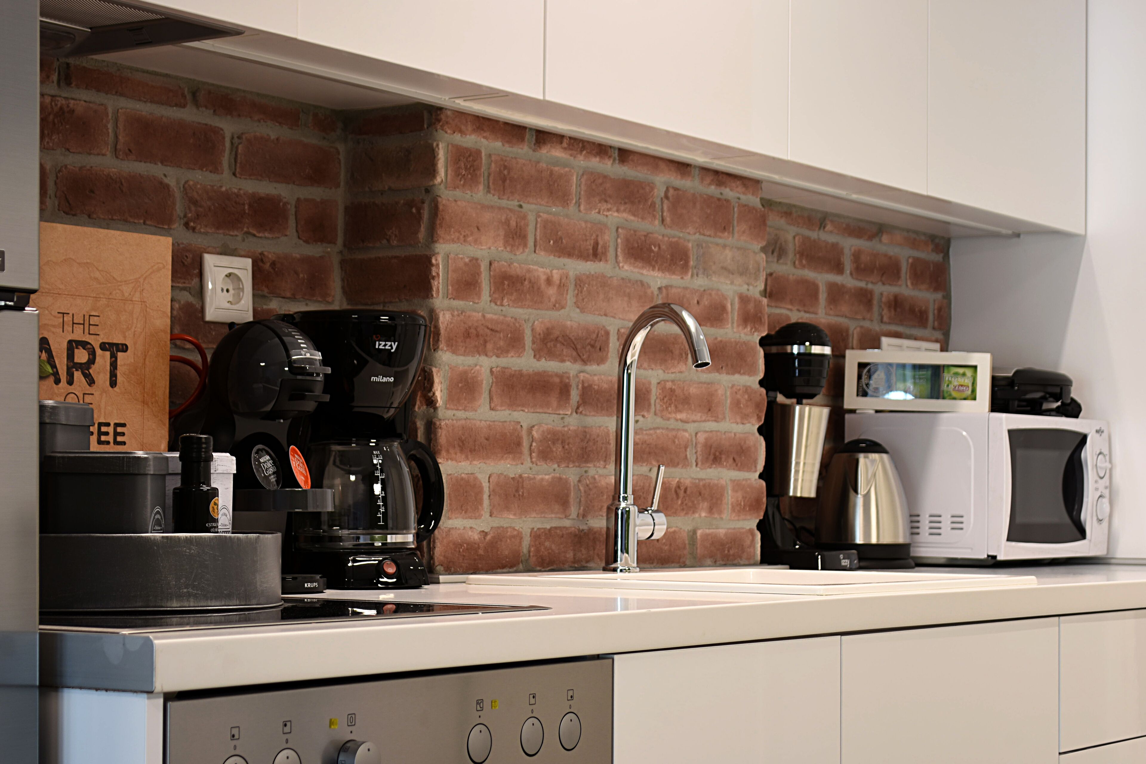 Departamento Deluxe (Gusto) | Cocina privada | Refrigerador con congelador, microondas, horno y parrilla de estufa 