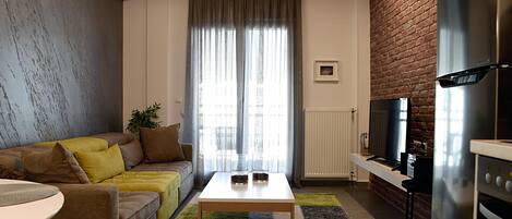 Apartemen Mewah (Gusto) | Ruang keluarga | TV layar datar