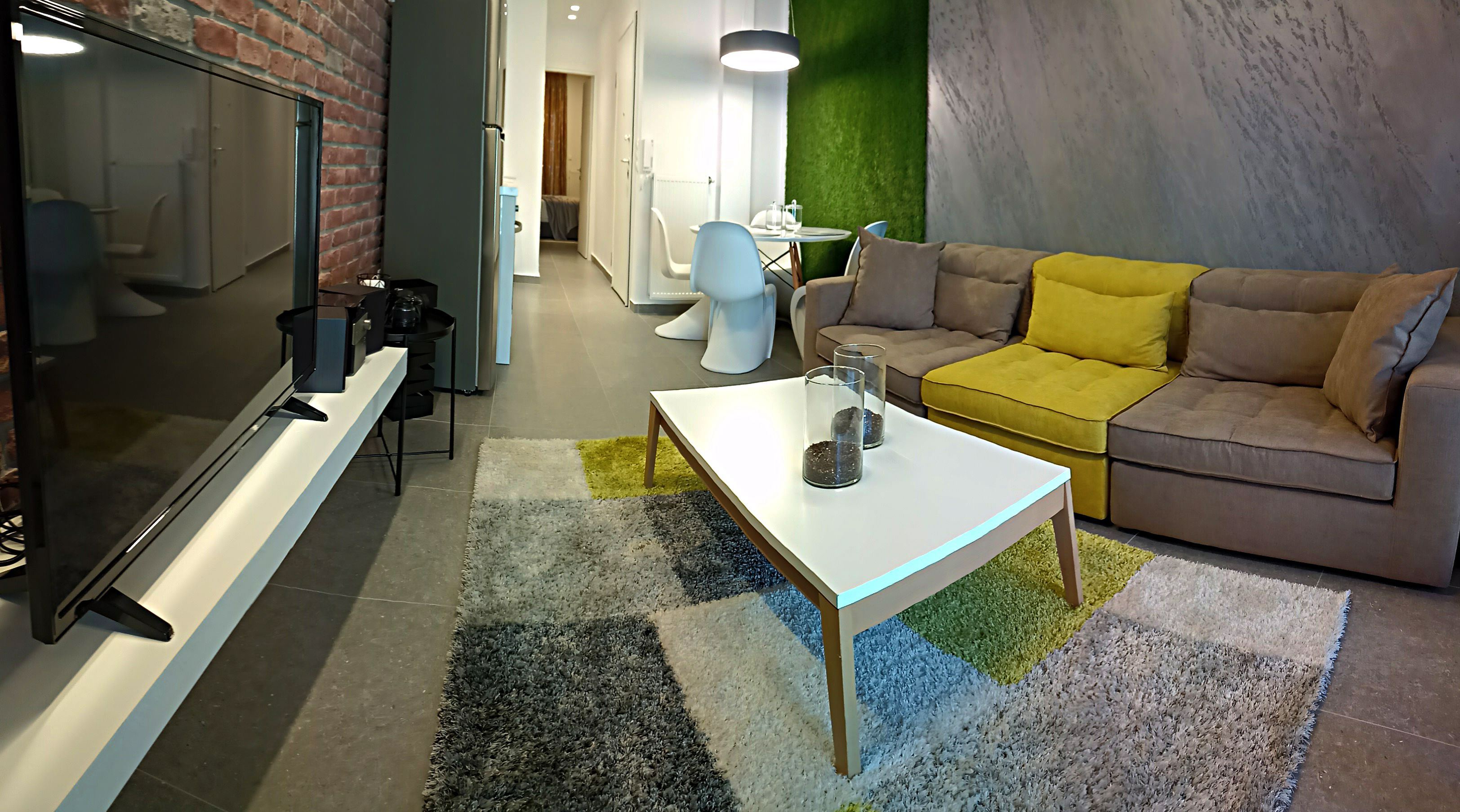 デラックス アパートメント (Gusto) | リビング エリア | 薄型テレビ