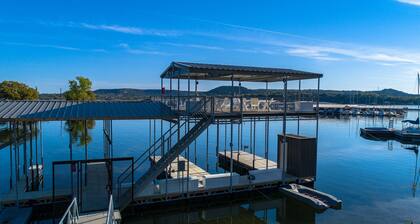 Condo front de mer et marina privée avec vue panoramique sur le lac Travis et crique