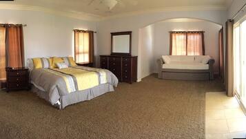 4 makuuhuonetta, silitysrauta/-lauta, ilmainen Wi-Fi, vuodevaatteet