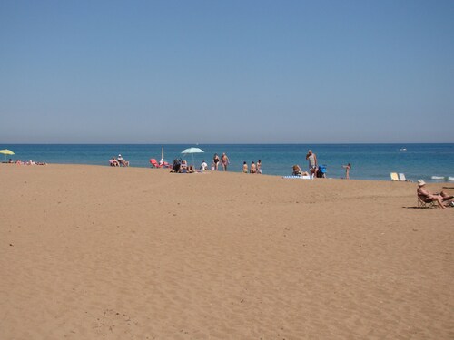 Ideal apartment for families with playground, pool and garden