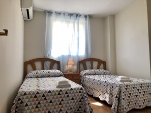 2 chambres, fer et planche à repasser, draps fournis