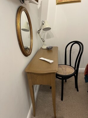Artists' Loft Hornbeam Park | Egyptian cotton sheets, premium bedding, Tempur-Pedic beds - Artists' Cottages (Harrogate)
