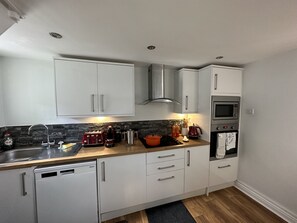 Artists' Loft Hornbeam Park | Private kitchen | Fridge, microwave, oven, stovetop - Artists' Cottages (Harrogate)
