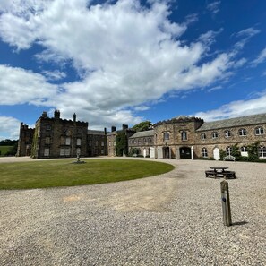 Point of interest - Artists' Cottages (Harrogate)