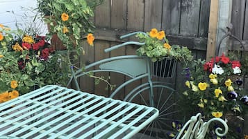 Artists' Place | Terrace/patio