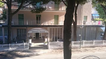 المنشأة من الخارج