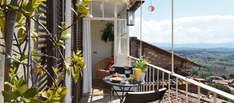 Charming Medieval Townhouse with Breathtaking Views in the historic centre Todi