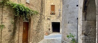 Charming Medieval Townhouse with Breathtaking Views in the historic centre Todi