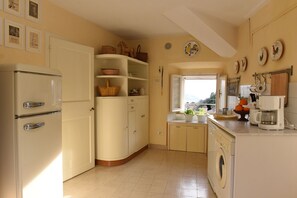 Micro-ondes, four, plaque de cuisson, lave-vaisselle