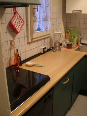 Frigorifero, forno, piano cottura, lavastoviglie