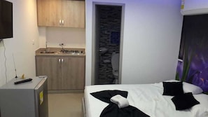 Appartement, plusieurs lits (6 people) | Coin cuisine privé | Réfrigérateur, batterie de cuisine, vaisselle et ustensiles