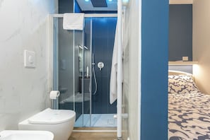 Comfort Double Room, 1 Queen Bed, Non Smoking, Ensuite | Bathroom | Shower, rainfall showerhead, free toiletries, hair dryer - B&B Pensieri D'Autore (Campobasso)