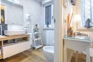 Ducha, cabezal de ducha tipo lluvia, artículos de tocador gratuitos