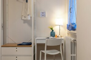 Comfort Double Room, 1 Katil Ratu (Queen), Non Smoking, Ensuite | Peralatan tempat tidur premium, gebar bulu kapas, busa memori 