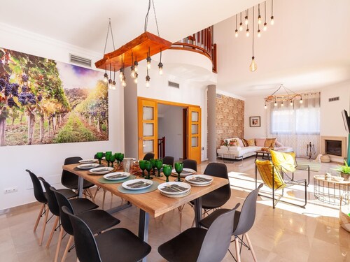 Villa Paradise Salou Center mit Spa, Pool und Parkplatz