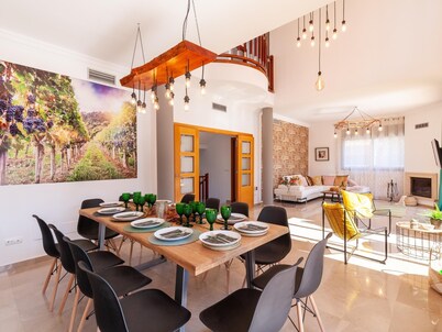 Villa Wine Experience Salou Center with Private pool, Bbq, Spa, Cellar and Games