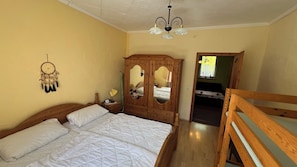 1 bedroom, iron/ironing board, free WiFi