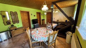 Dining - Quiet nice apartment at the naturepark Sternberger Seenland and many attractions (Schönlage)