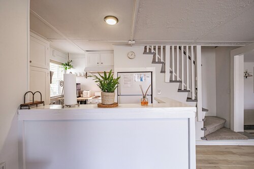  Dog Friendly, Relaxing Cottage Stay • Steps Away from The Beach
