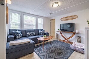 Smart TV, Hulu, books, streaming services