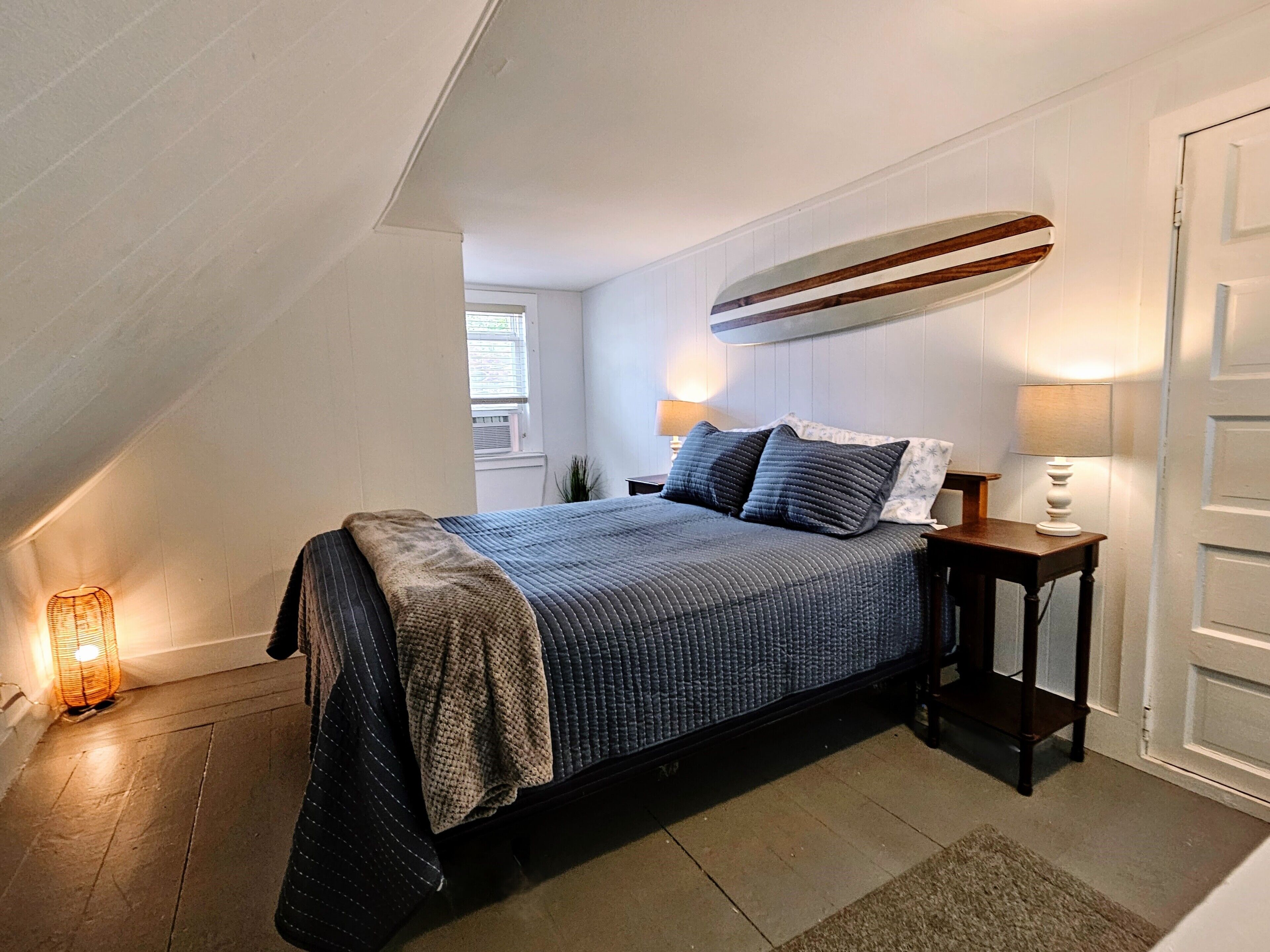 A Sunny, One Bedroom Cottage OOB Escape!