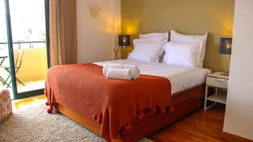 Quartos à prova de som, berços grátis, Wi-Fi de cortesia, roupa de cama