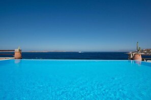 On the beach - Villa Nepenthes (Mykonos)