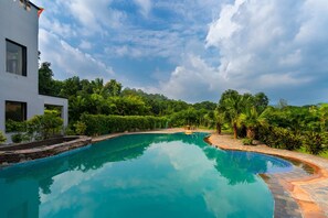 Fassade der Unterkunft – Abend/Nacht