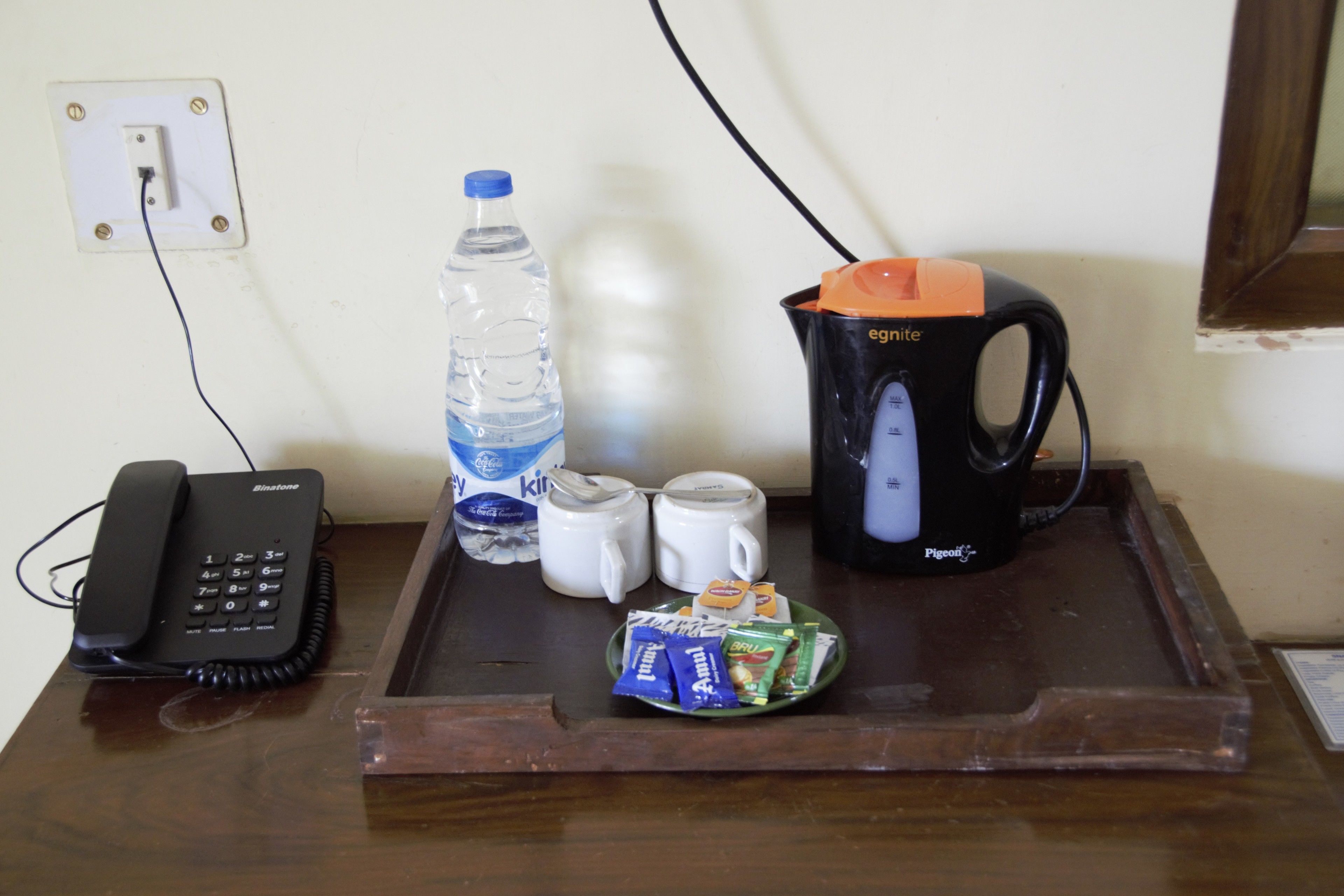 Kopi dan/atau alat penyeduh kopi